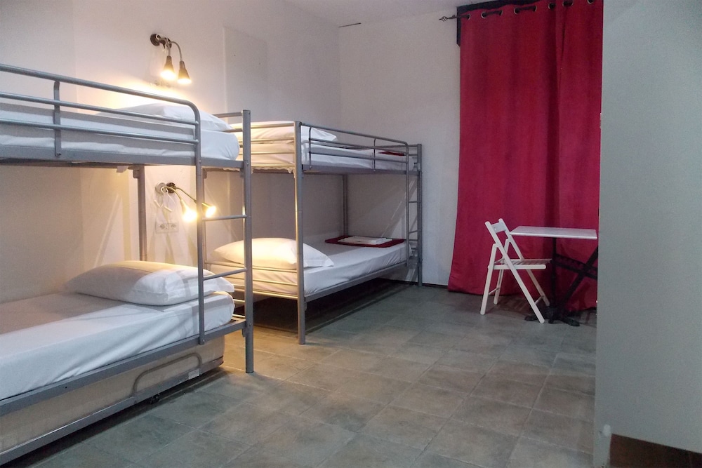 FEMALE DORM, FEMALE ONLY, 6 BEDS