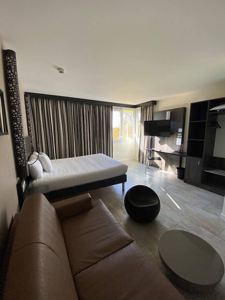 Ibis Styles Flers 24/32