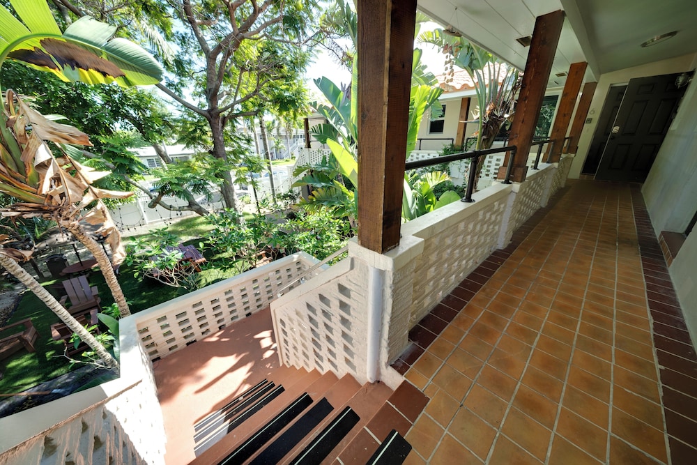 The Leeward Apartments By Lowkl 1/50