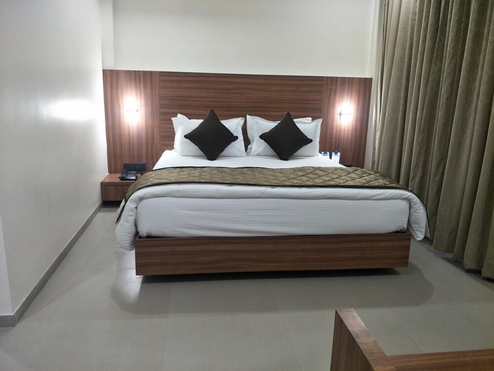 Kyriad Hotel Solapur by OTHPL 14/36
