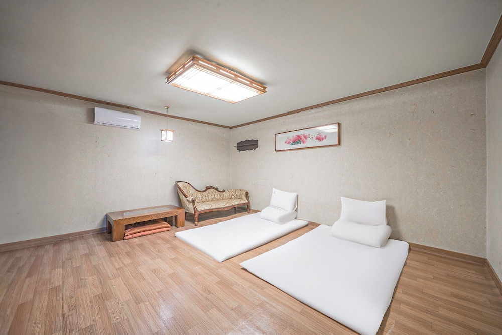 Olympic Hotel 10/49