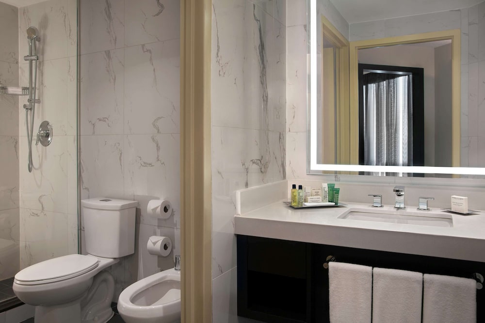 Hilton Toronto Markham Suites Conference Centre Spa 9/87