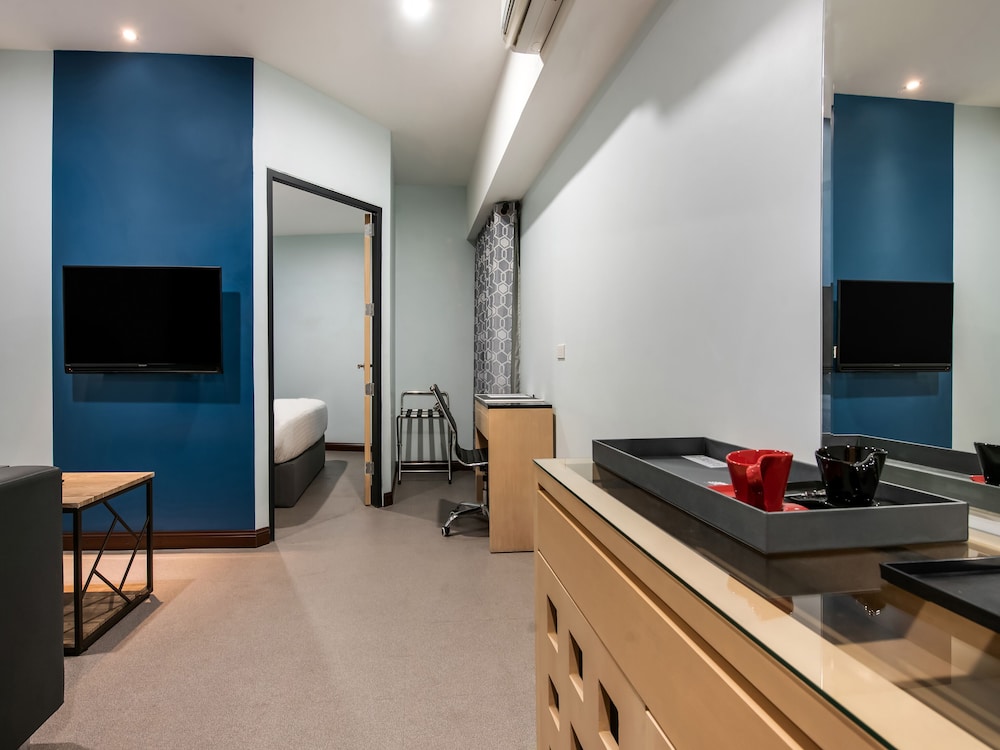 Bay Area Suites 24/28
