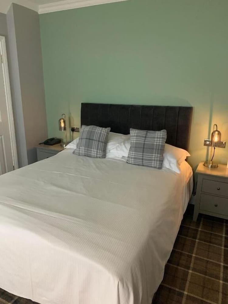 Powfoot Hotel 6/49