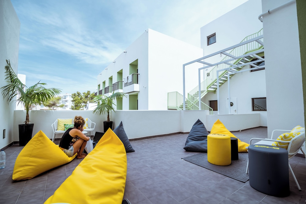 Amistat Island Hostel Ibiza 81/100