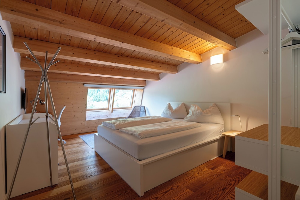 بنتهاوس بانورامي بسريرين كوين بإطلالة على الجبل بغرفة نوم واحدة مع أريكة، Quercus Appartements 2/10