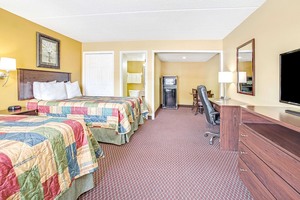 Days Inn By Wyndham Orange City/Deland 24/39