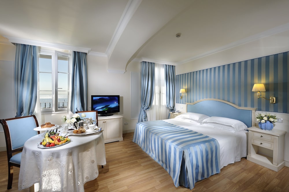 2 BEDROOMS, FAMILY SUITE