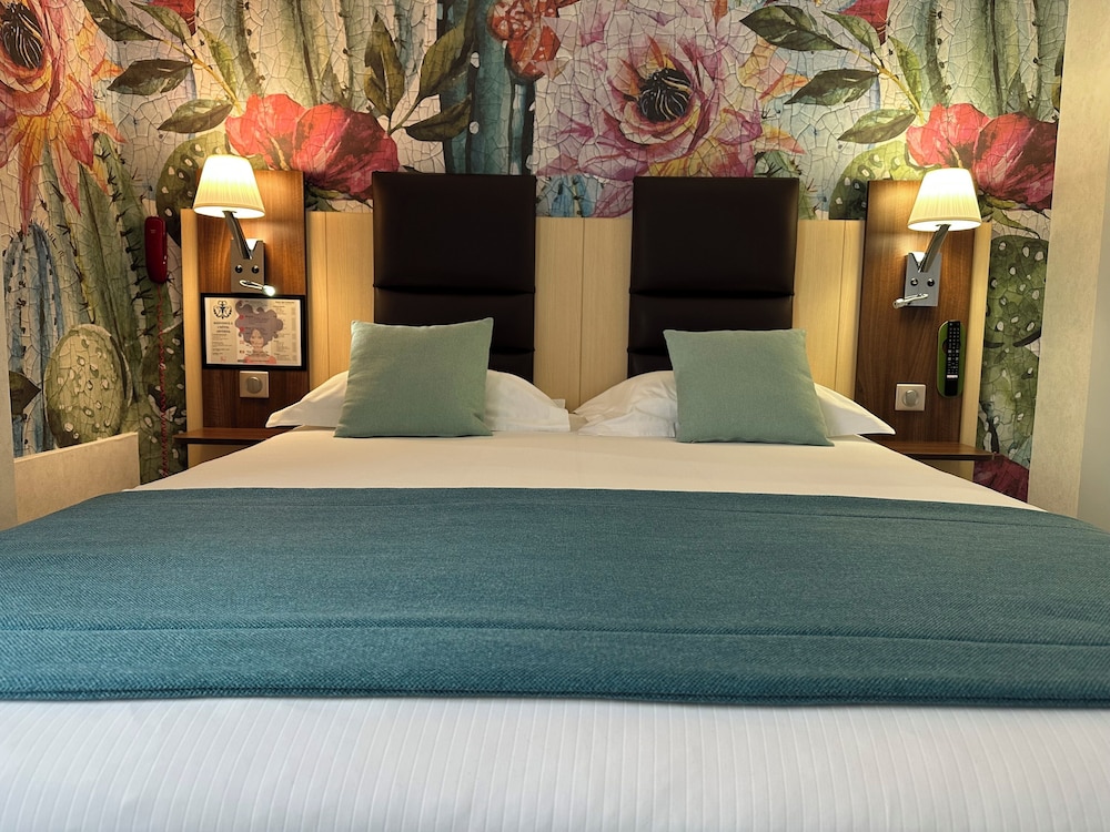 غرفة كومفورت بسرير كوين، Citotel Arverna Vichy 3/6