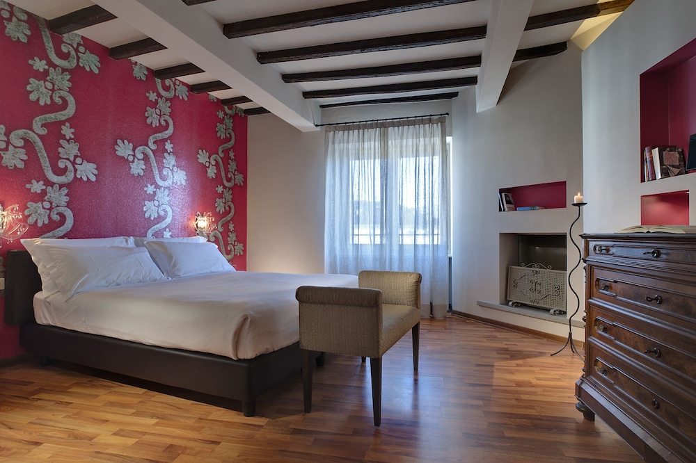 Piazza Vittorio Suites 2/20