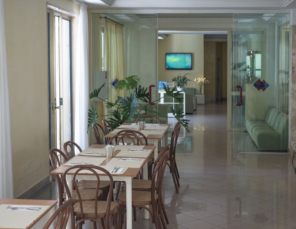 Hotel Montecarlo 49/68