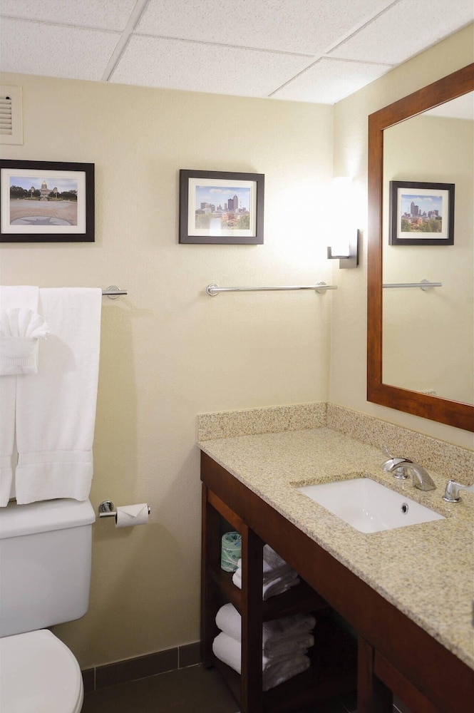 غرفة قياسية بسريرين كوين، Comfort Inn & Suites Event Center 10/10
