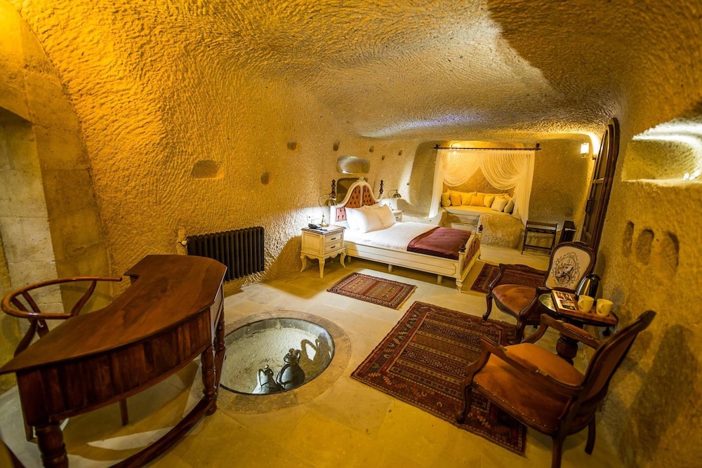 Maya Cave Hotel 50/50