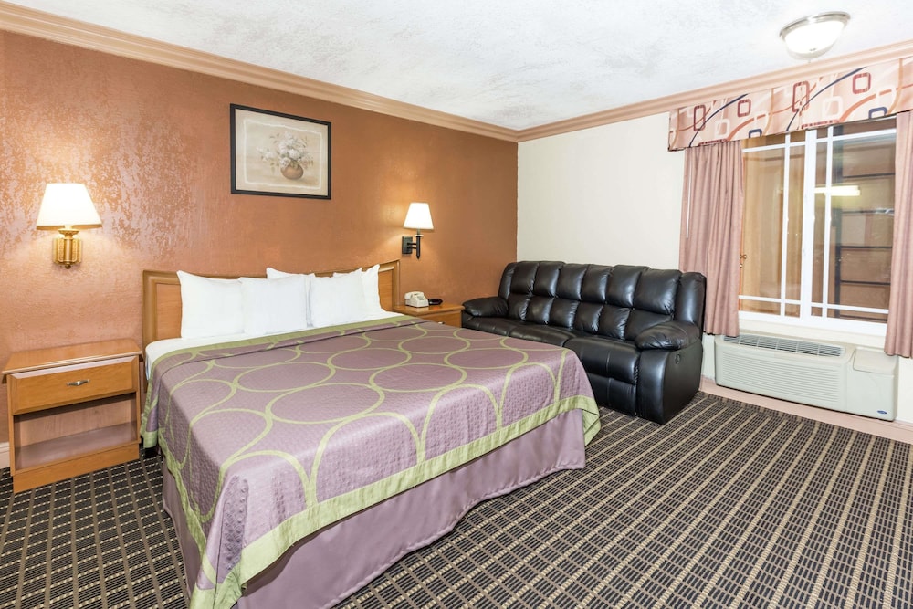 Super 8 by Wyndham Azusa CA 7/19
