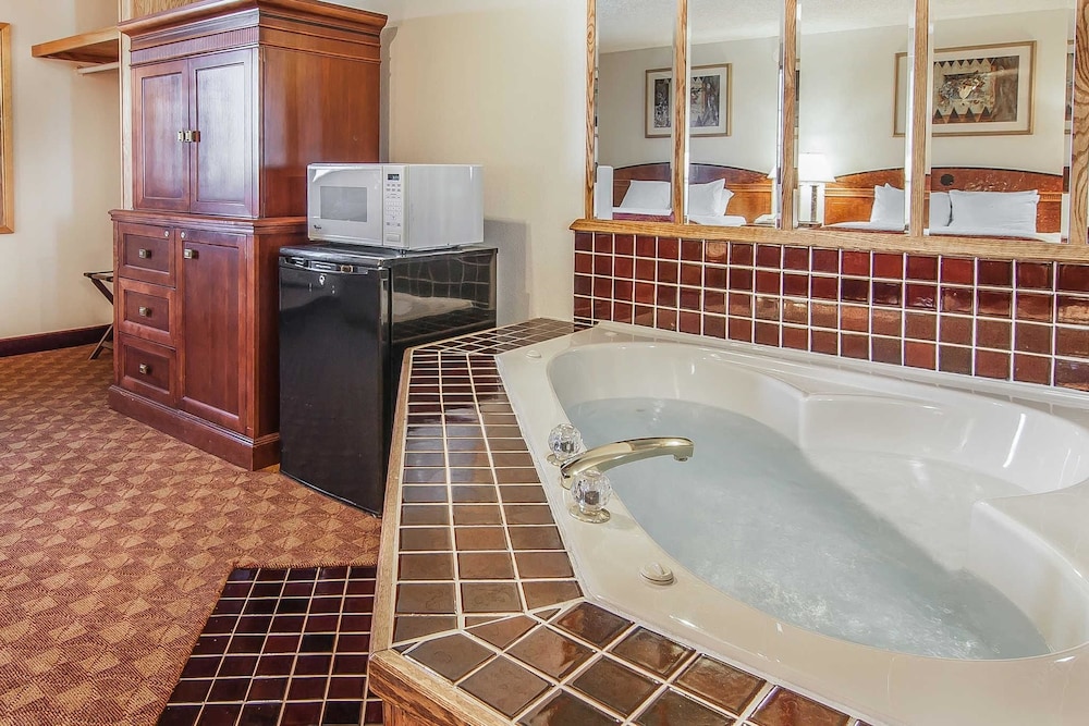 Econo Lodge Inn & Suites Madras 23/41