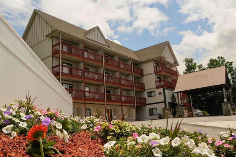 Days Inn by Wyndham Waynesville NC 7/27