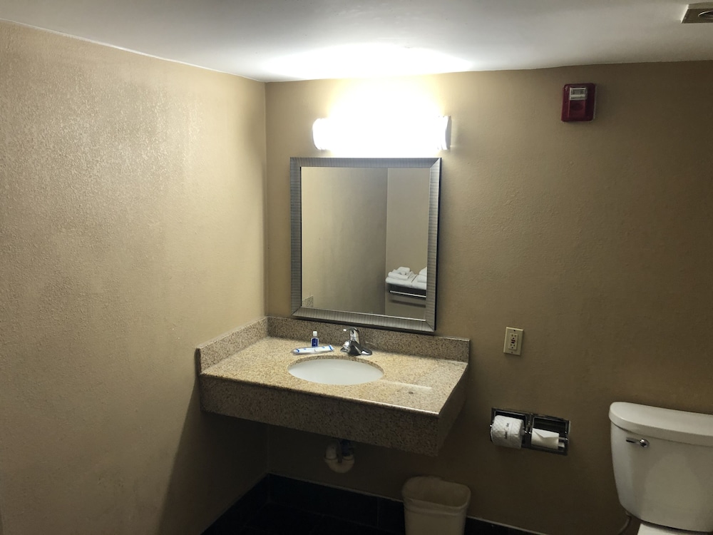 Rodeway Inn Joint Base Andrews Area 15/28