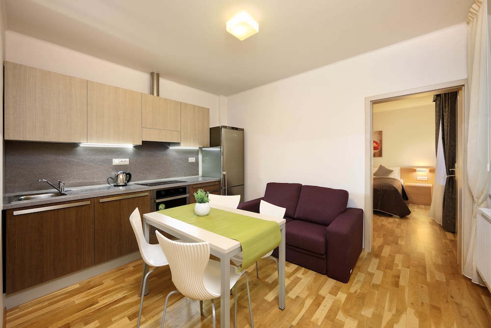 SALVATOR SUPERIOR APARTMENTS 21/36