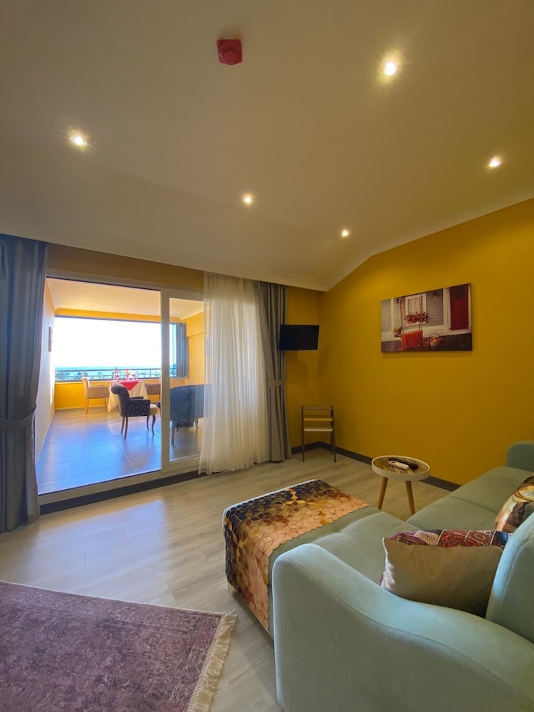 Roy Otel Akcay 31/50