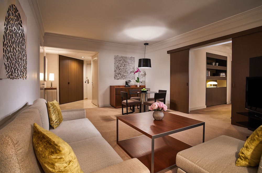 HYATT REGENCY BELGRADE 48/76