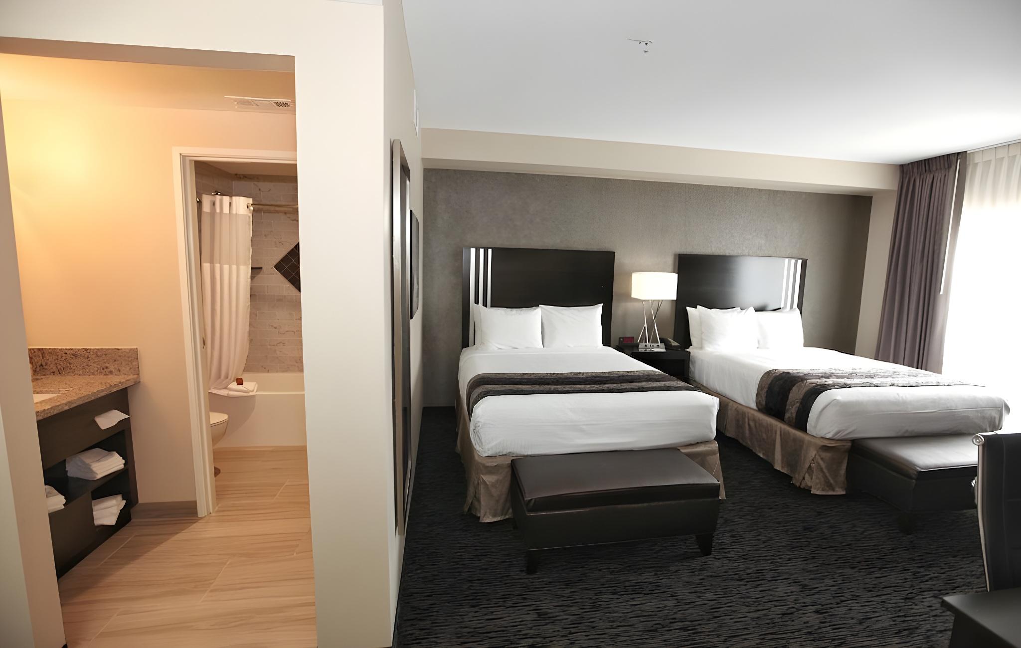 suite, multiple beds