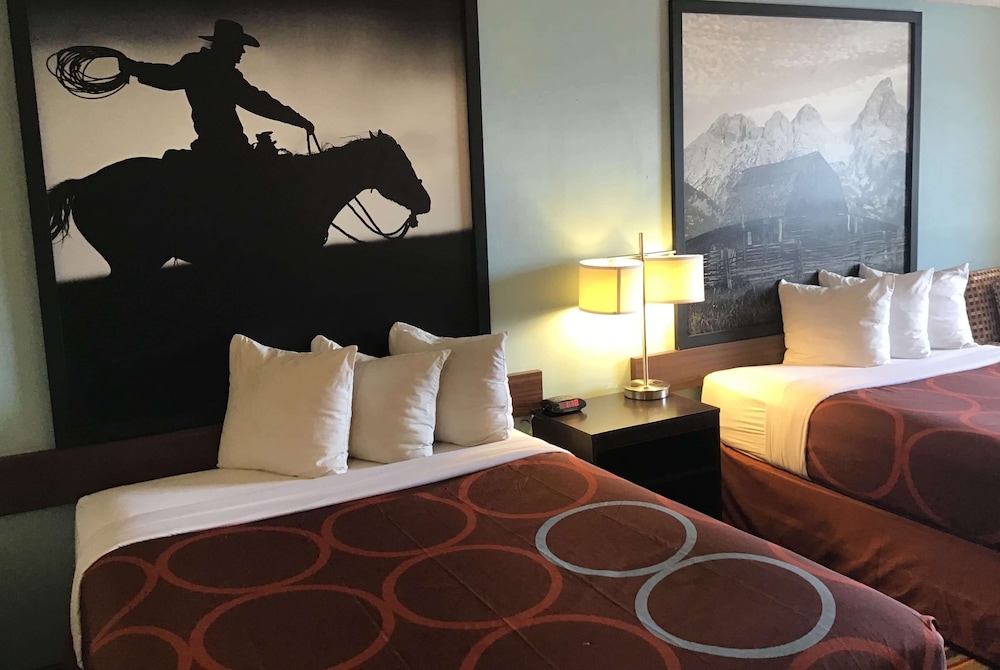 Super 8 by Wyndham Casper East/Evansville 13/33