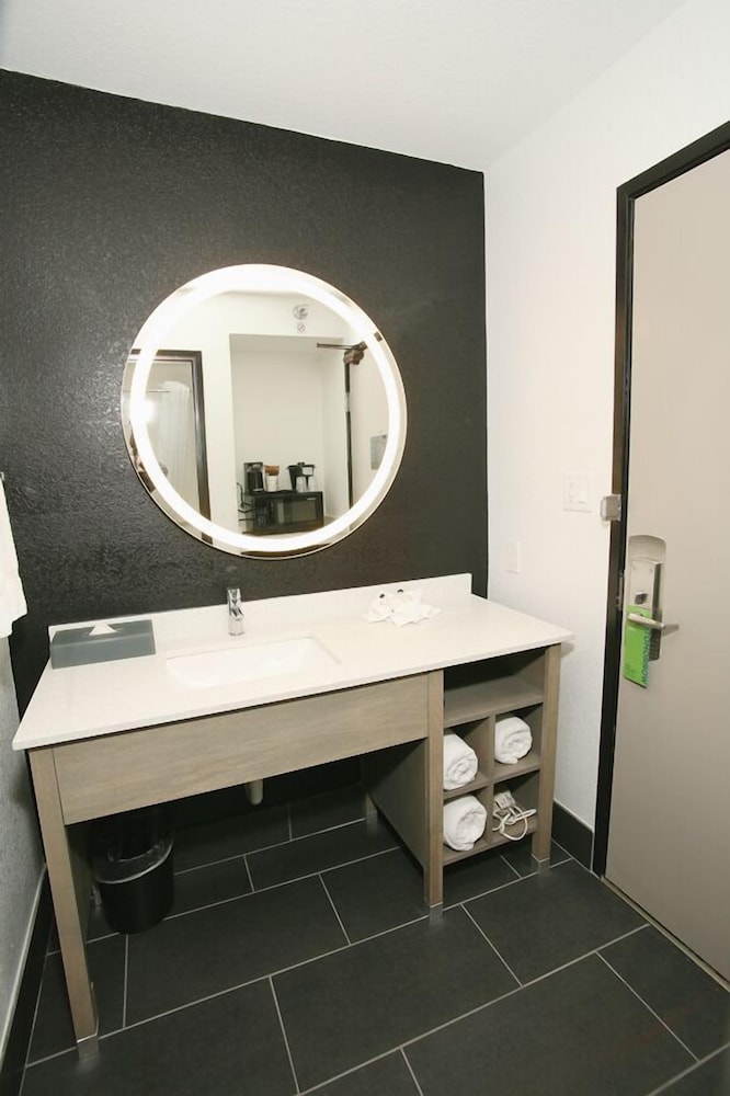 La Quinta Inn & Suites by Wyndham Des Moines West Clive 13/68