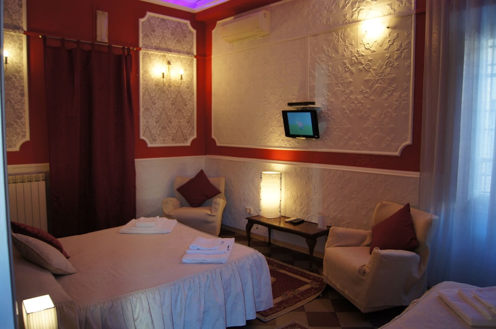 La Mimosa Bed And Breakfast 12/71