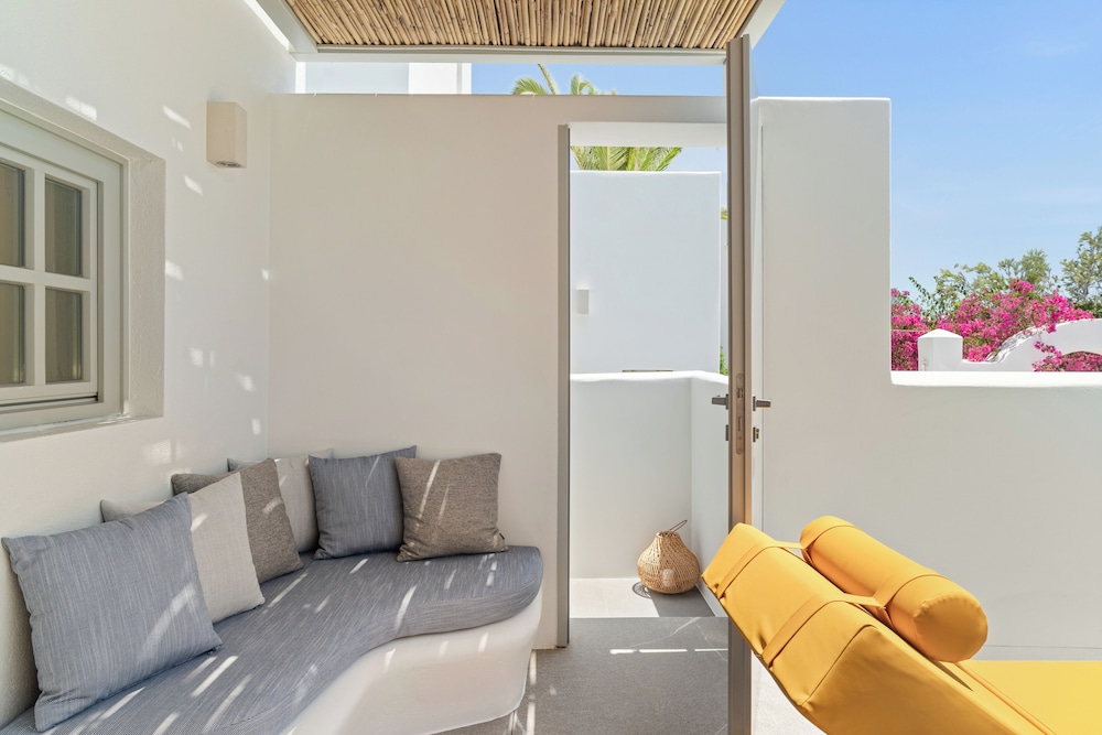 Mr & Mrs White Paros Suites & More 28/36