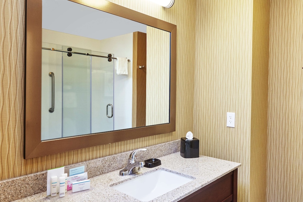 Hampton Inn and Suites Milwaukee Franklin 28/44