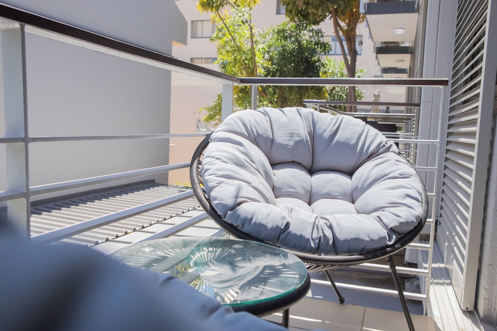 Atlantic Affair Boutique Hotel 54/68