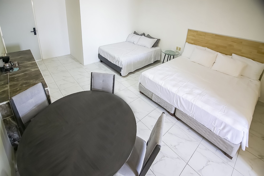 OYO Hotel Plaza Las Torres, Cabo San Lucas 17/30