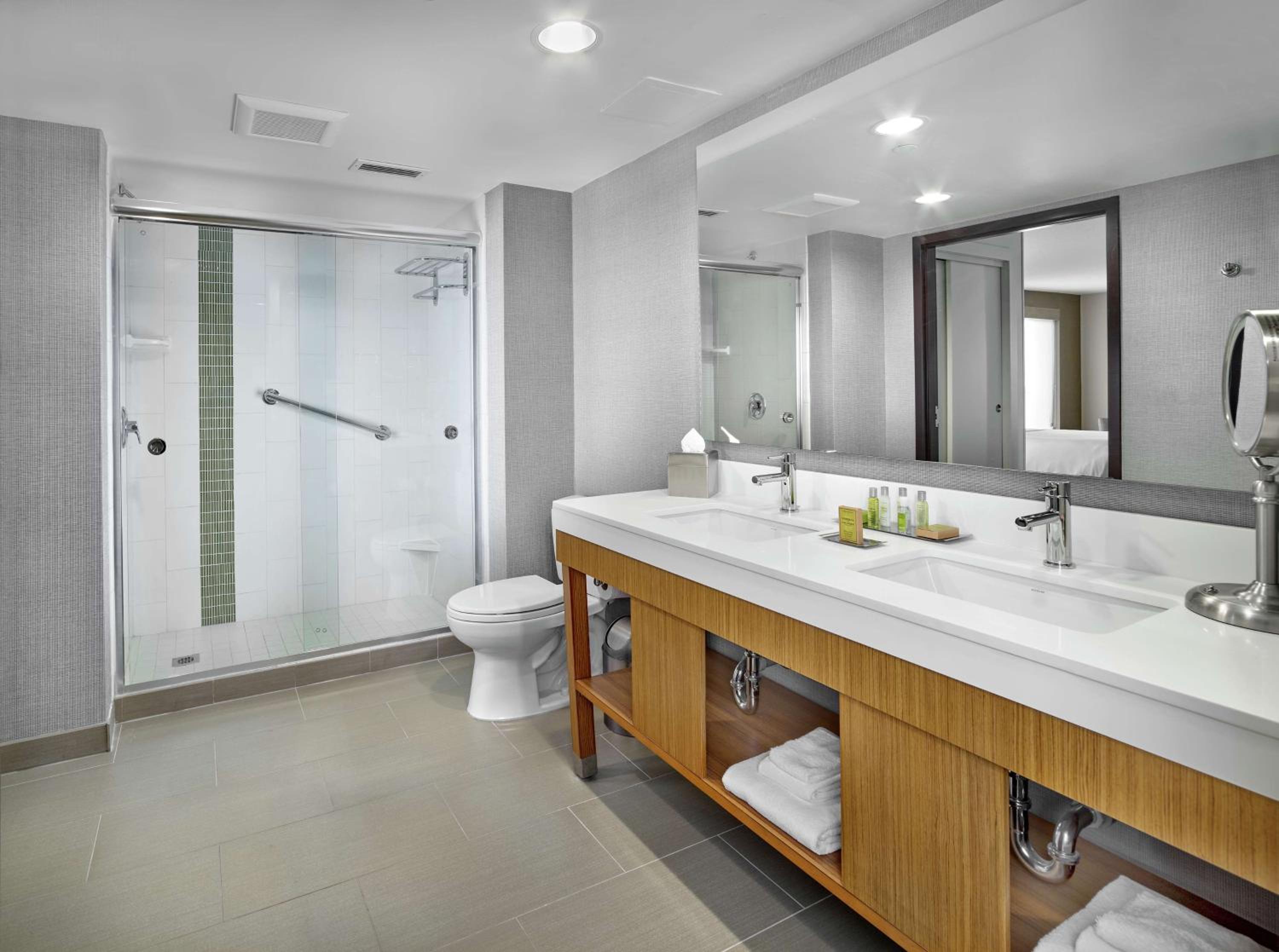 SUITE, KING BED, RIVER VIEW, KITCHEN