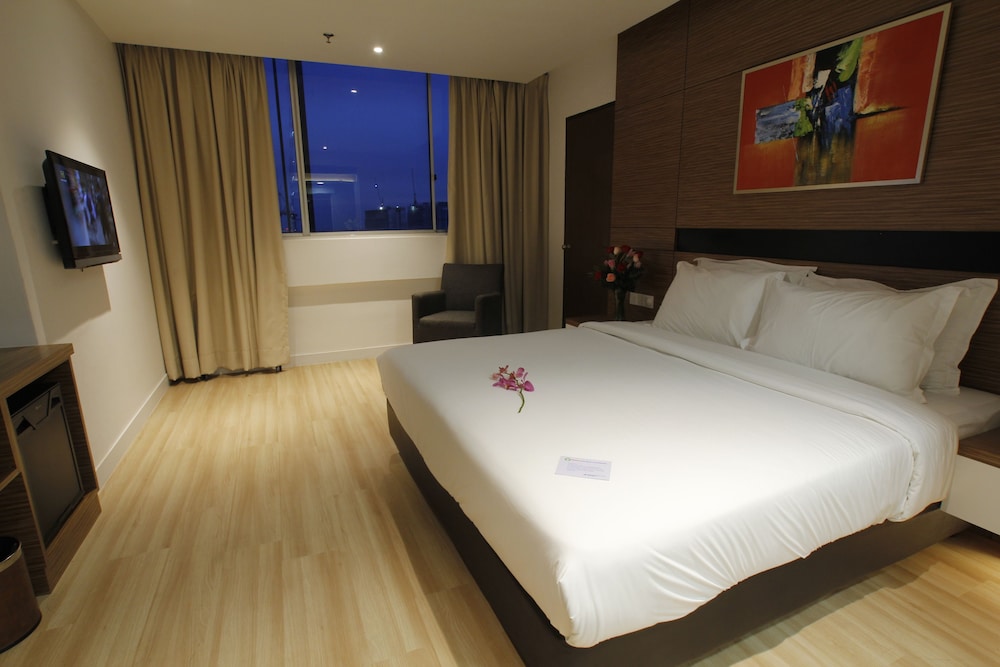 DELUXE ROOM