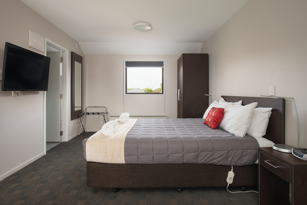 Ashford Motor Lodge 11/57