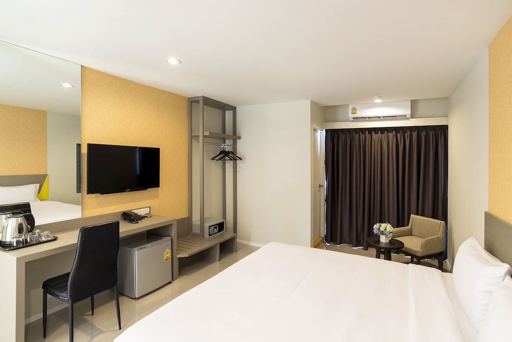Zircon Hotel 6/53