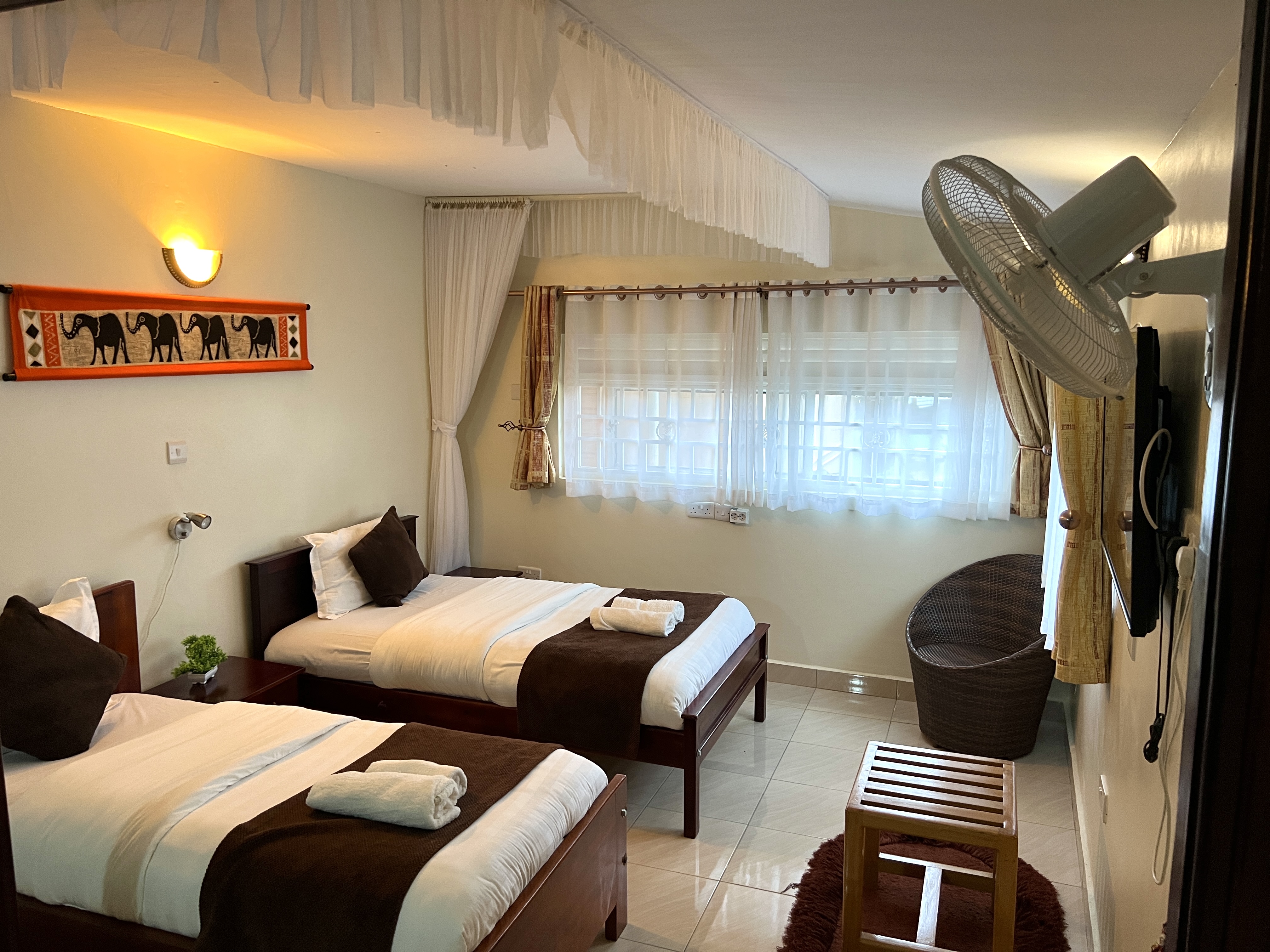 Sunset hotel Entebbe 17/35