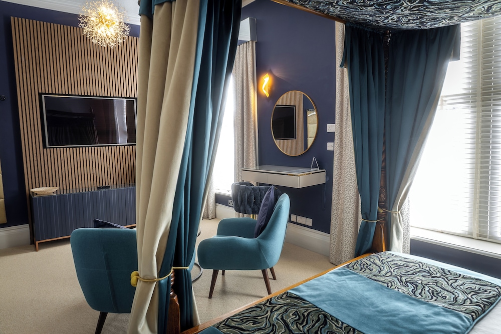 Four Poster, Superior, King Bed