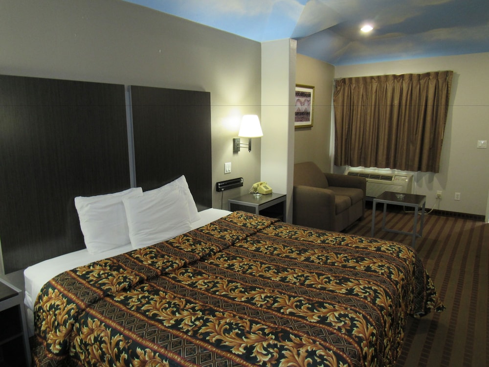 Camelot Inn &amp; Suites Highway 290/NW Freeway 12/36
