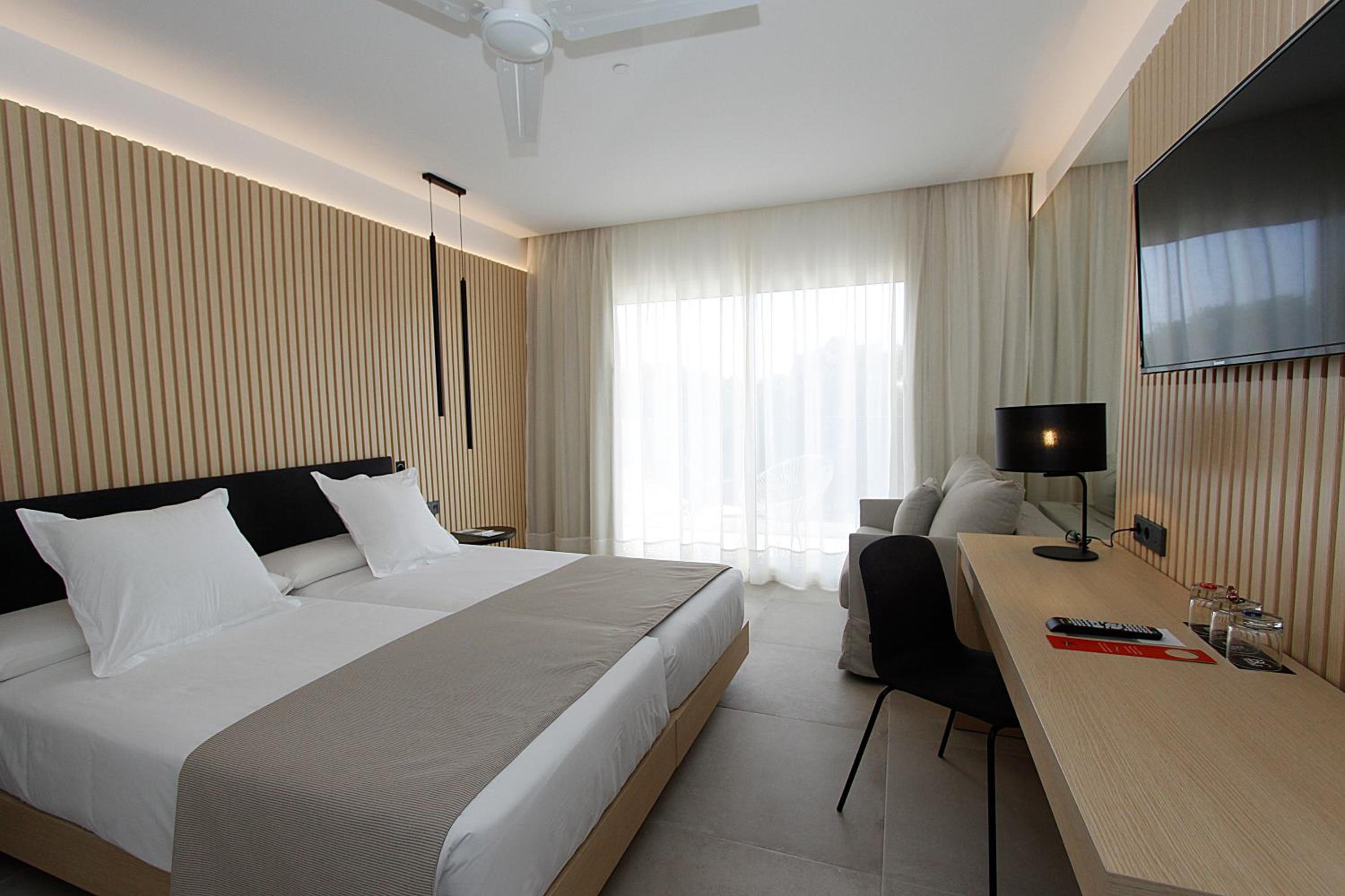 Triple room.