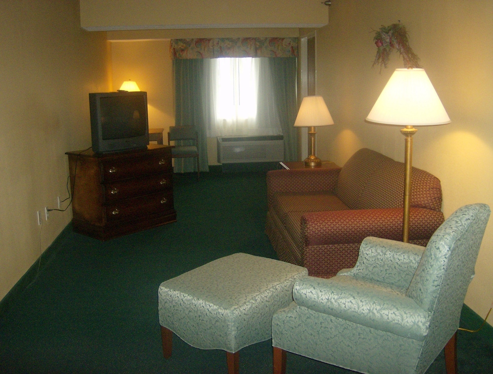 Holiday Inn Express Irwin (PA TPK Exit 67) 16/24