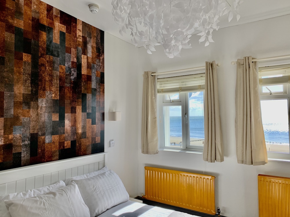 The Waterfront Inn 5/50