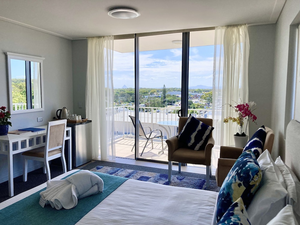 Ocean Views Resort 40/70