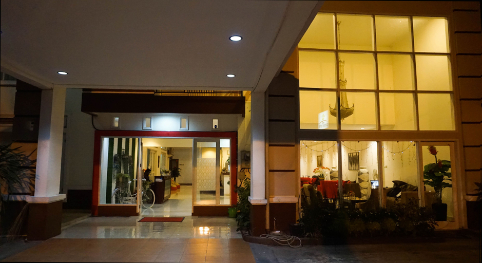 The Garden Hotel Gorontalo 2/11