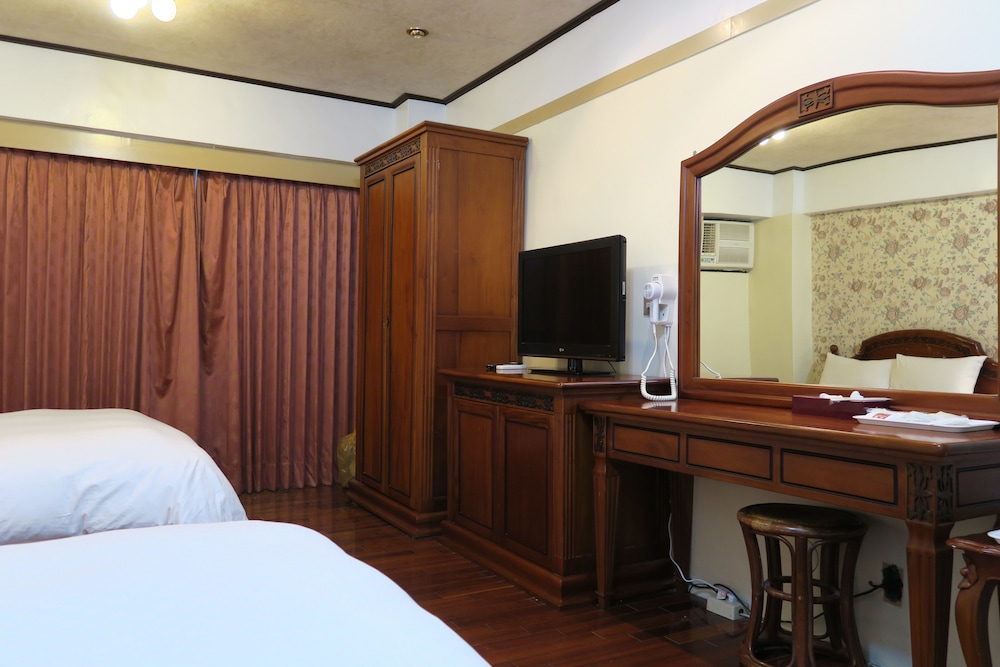 Champagne Hotel 19/36