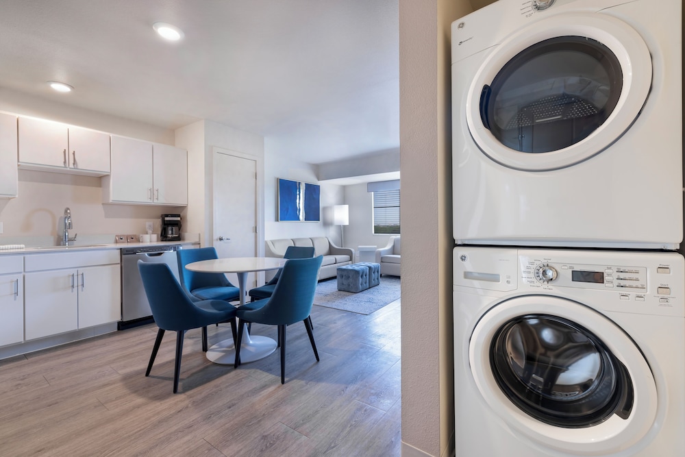 Soka Suites Dallas - Las Colinas 20/31