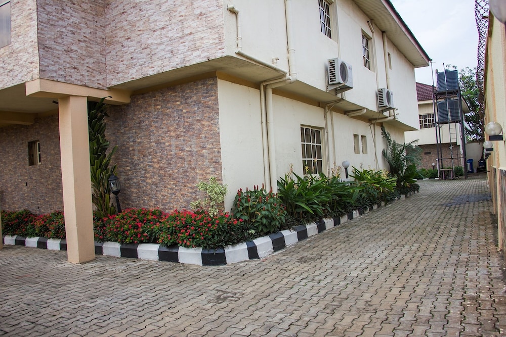 Tivoli Residence & Bar 29/40