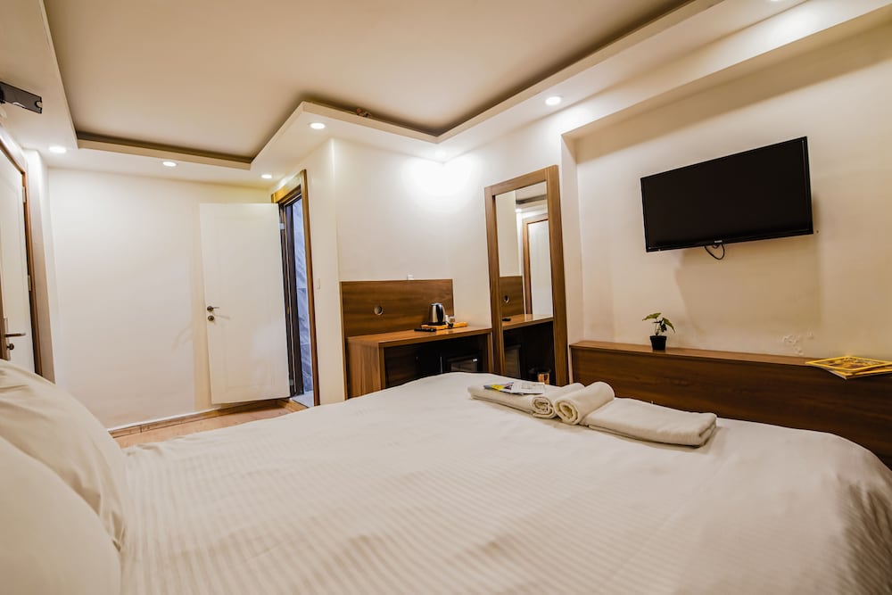 Mitani Suites 17/50