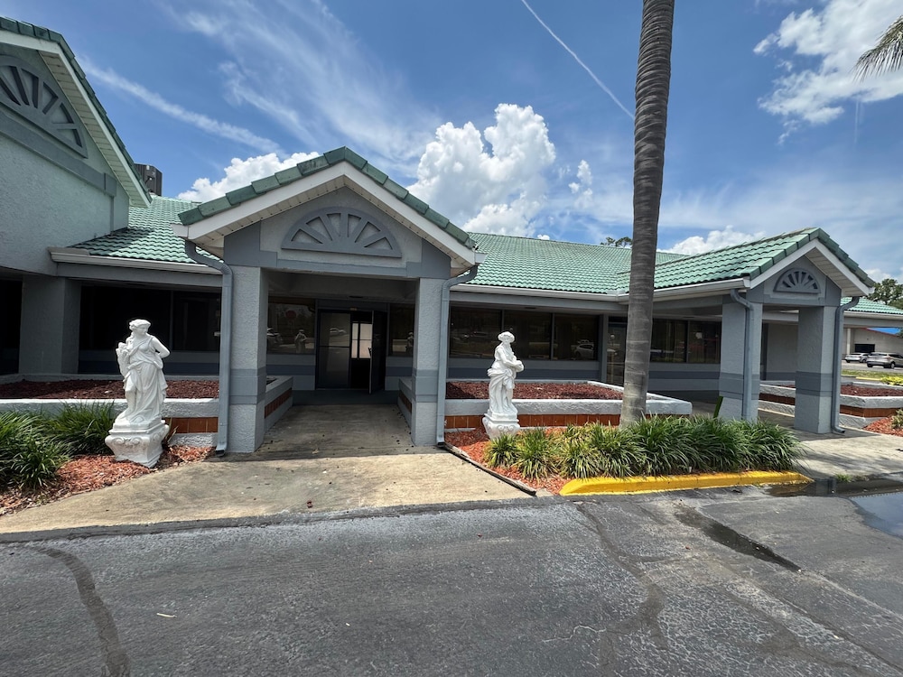 Budget Inn Sanford 26/40