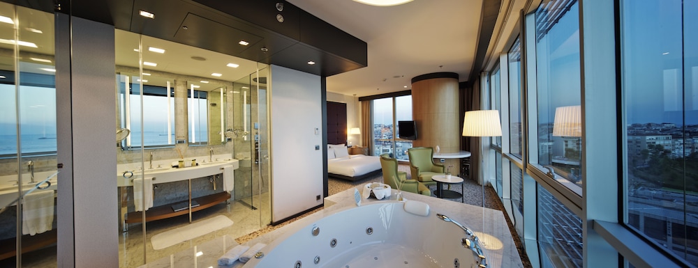 جناح رئاسي بسريرين كينج بإطلالة على البحر بمطبخ صغير، Doubletree By Hilton Hotel Istanbul - Moda 6/6